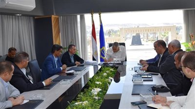 محافظ أسوان يوجه لجنة لمراجعة خطوط وشبكات المياه والصرف الصحي بعمارات السيل