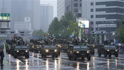 الجيش ينتشر في الشوارع ويحظر الأنشطة السياسية.. ماذا يحدث في كوريا الجنوبية؟