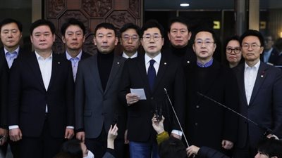 من بينهم مدير مكتبه ورئيس الأركان.. استقالات جماعية لكبار معاوني رئيس كوريا الجنوبية