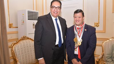 رئيس جامعة القاهرة: نولي اهتمامًا كبيرًا بذوي الهمم لدمجهم في المجتمع