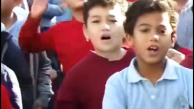 فيديو لطلاب يرددون أغنية صاحب لمسار إجباري في الطابور الصباحي يثير جدلا على السوشيال ميديا