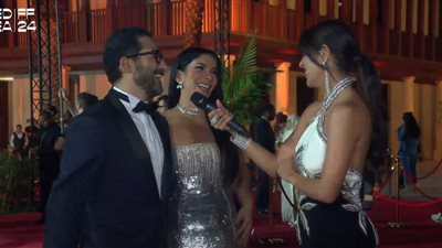 قبل تكريمها بمهرجان البحر الأحمر السينمائي.. وصلة غزل بين أحمد حلمي ومنى زكي