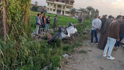 كانوا رايحين السيشن.. إصابة عروسين في حادث انقلاب سيارة بالفيوم 