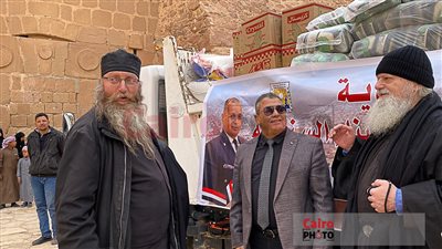 بمناسبة استشهاد القديسة كاترين.. محافظ جنوب سيناء يرسل هدايا إلى رهبان دير سانت كاترين| صور