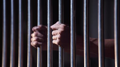 تفاصيل حبس شخص سنة في الإسكندرية لاتهامه بتهديد جارته بنشر صور خادشة