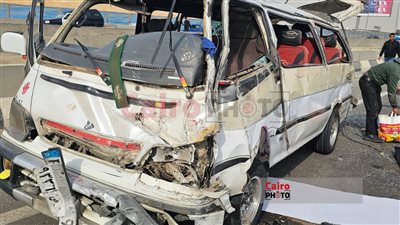 مصرع شخص وإصابة 5 آخرين في انقلاب ميكروباص بالطريق الدائري | صور