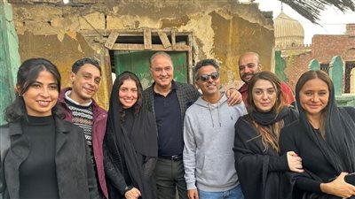 في المقابر.. لقطات من كواليس تصوير المشاهد الأولى لمسلسل ناقص ضلع| صور