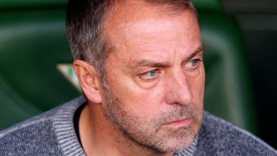 أول تعليق من هانز فليك على تعادل برشلونة مع بيتيس.. وطرده من المباراة