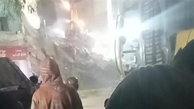 صادر له قرار إزالة.. تفاصيل انهيار عقار بمصر القديمة دون خسائر بشرية| بث مباشر