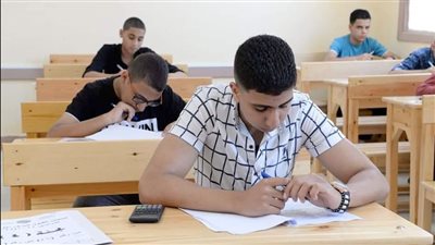 تبدأ 8 يناير.. مواعيد امتحانات الفصل الدراسي الأول لصفوف النقل بالمدارس الفنية | بث مباشر