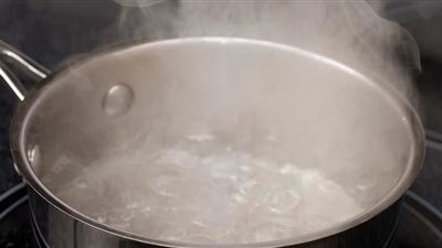 بمياه مغلية.. شاب يشوه وجه وجسد زوجته لشكه في سلوكها بالمرج