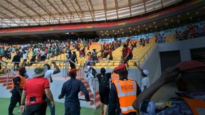 اشتباكات عنيفة بين الجماهير في مباراة اتحاد العاصمة وجاراف بالكونفدرالية 