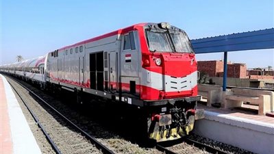 مصرع شخص في حادث تصادم قطار بسيارة ربع نقل بأسوان | بث مباشر