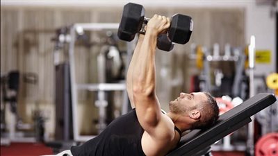 رفع الأثقال وارتفاع ضغط الدم.. هل التدريب آمن لمرضى الضغط؟