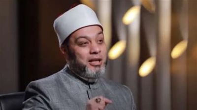 متصلة: عمري 70 سنة وعاوزة أحفظ القرآن؟.. باحث بكبار العلماء يكشف أسهل طريقة