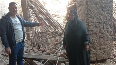 أرملة في سوهاج تستغيث: بربي يتامى والبيت وقع علينا وبنبات في الشارع | صور