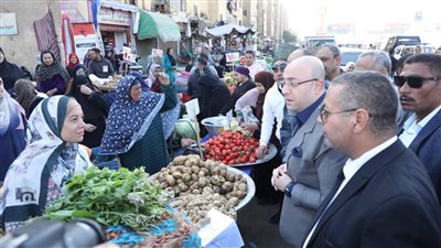 محافظ بني سويف يتفقد مبادرة اليوم الواحد بالمراكز والمدن لتوفير السلع بأسعار مُخفضة| صور