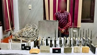 القبض على عاملين أدارا شبكتين لتوزيع الإنترنت على المواطنين دون ترخيص