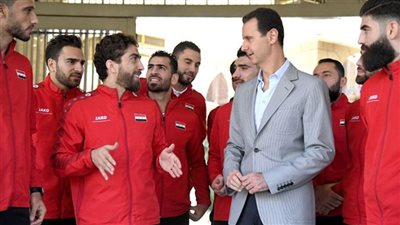 لاعب سوريا السابق: كنت مجبرًا أنا والسومة على صورتي مع بشار.. والجميع يعلم موقفي من النظام