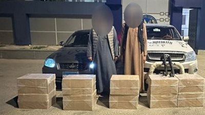 مهربة جمركيًا.. القبض على عاطلين بحوزتهما 5 آلاف علبة سجائر مجهولة المصدر بمطروح