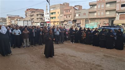 أهالي العامرية بالمحلة يشيعون جثمان طبيبة لحقت بوالدتها جراء تعرضهما لحادث أليم بالغربية 