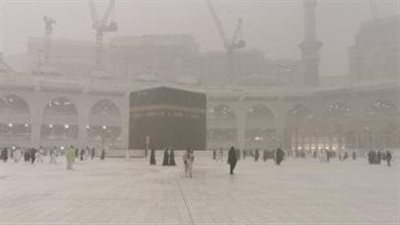 أمطار رعدية وسيول تشتد على مناطق حيوية في السعودية 