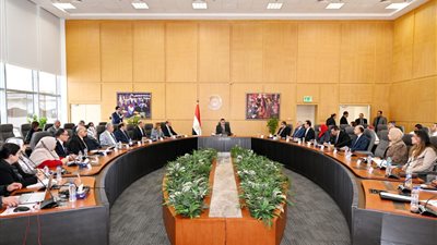 وزير الإسكان يشدد على الالتزام بجدول تنفيذ مشروع حديقة تلال الفسطاط