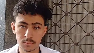 بيبيع شيكولاتة بالبالطو في المترو.. حمدي طالب تمريض خاص: بشتغل عشان أدفع مصاريف الجامعة| بث مباشر 