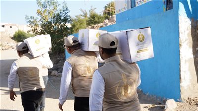 بيت الزكاة: مستمرون في توزيع البطاطين والمواد الغذائية على المستحقين بقنا