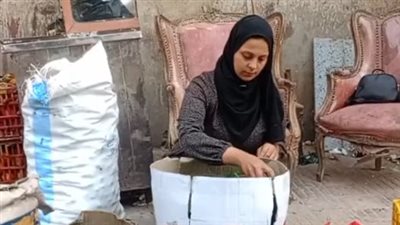 تحدت السرطان وتكافح على لقمة عيش حلال.. أم وفاء تعول 6 صغار في دمياط: بحلم يكون عندي محل| بث مباشر