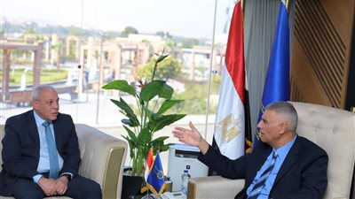 محافظ أسوان يلتقى رئيس هيئة تنمية الصعيد ويشيد بدورها في تعزيز التنمية