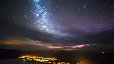 اقتران القمر وزحل.. ظاهرة فلكية في سماء مصر الليلة