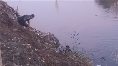 الترعة الإبراهيمية ابتلعتها.. استمرار عمليات البحث عن شريهان إحدى ضحايا حادث ميكروباص أسيوط المنكوب