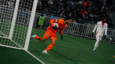 مرموش يسجل في هزيمة فرانكفورت أمام ليون بالدوري الأوروبي 