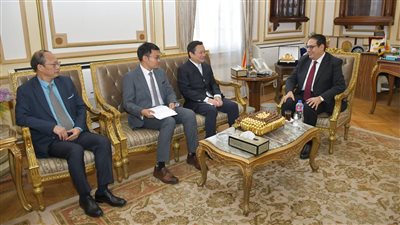 جامعتا القاهرة وبكين تبحثان إمكانية إنشاء برامج دراسية بدرجات مشتركة