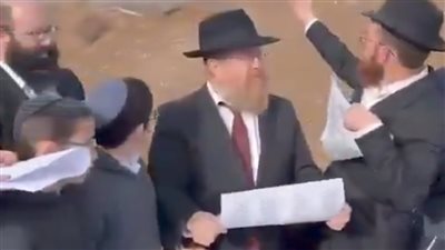 لأول مرة.. حاخامات يهود يؤدون الصلاة داخل الأراضي السورية 