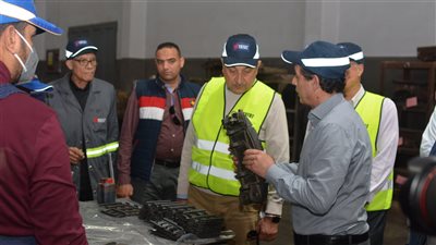 خلال تفقده مصانع شركة اليايات.. وزير قطاع الأعمال: ضرورة تعزيز الإنتاج المحلي من مهات وسائل النقل
