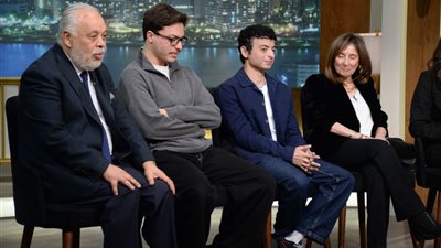 أشرف زكي وفريق عمل مسرحية الصالون ضيوف برنامج واحد من الناس.. الإثنين