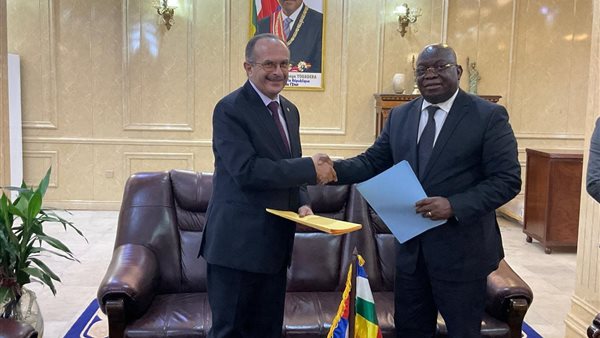 جانب من توقيع البروتوكول