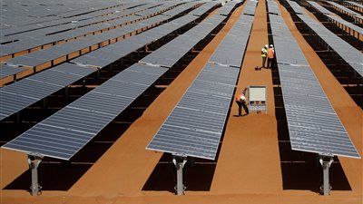توفر الكهرباء لـ256 ألف منزل.. كل ما تود معرفته عن محطة أبيدوس للطاقة الشمسية بأسوان