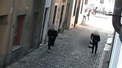 اعتداء في وضح النهار بـ تورينو.. 3 شبان مصريين يهاجمون رجلًا أثناء ذهابه إلى السوق