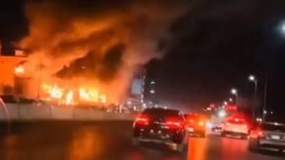 حريق هائل بمحل قطع غيار سيارات بالمنصورة.. والدفع بـ 7 سيارات إطفاء للسيطرة على النيران