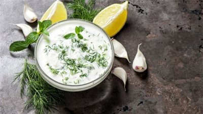 طريقة عمل سلطة الزبادي.. بدون مايونيز أو خيار زي المطاعم