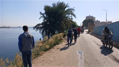 إنقاذ شخصين.. انقلاب تروسيكل داخل نهر النيل في قنا