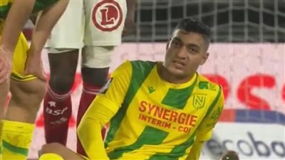 بعد دخوله بديلًا.. مصطفى محمد يغادر ملعب مباراة نانت وبريست في الدوري الفرنسي مصابًا
