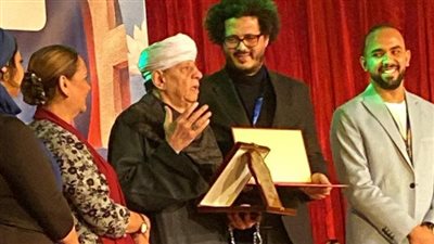 الكلمة ثم الكلمة.. ياسين التهامي ينصح الشباب ويطمئن الجمهور على صحته