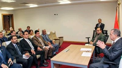 المشرف على مصلحة الجمارك يطلع على وسائل تسهيل الإجراءات وتطوير البنية التحتية