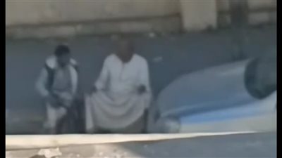 بعد تداول فيديو على السوشيال ميديا.. ضبط متسول يتحرش بالمارة في قنا