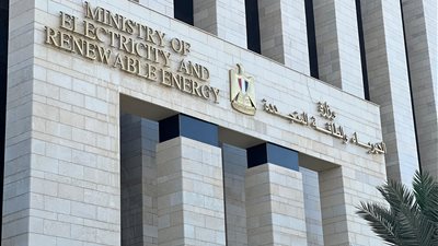 وزير الكهرباء: إتاحة 42 ألف كيلو متر للاستثمار في الطاقة الجديدة والمتجددة