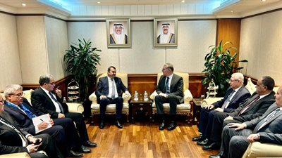 وزير البترول يبحث مع نظيره الجزائري فرص التعاون بين البلدين في مجالات الطاقة